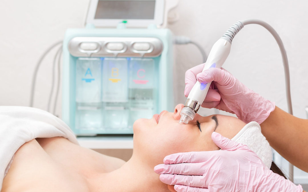 Est-ce que l’Hydrafacial peut aider à réduire les cernes sous les yeux?