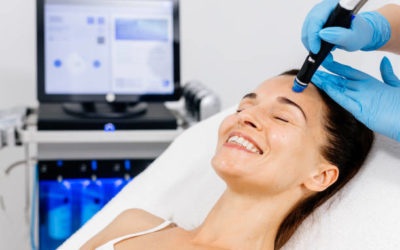 Un hydrafacial à Lyon est-il compatible avec une peau ayant tendance à faire des taches ?