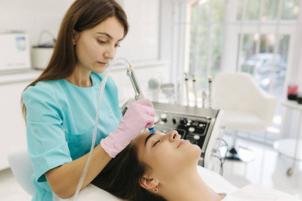 Pourquoi l’hydrafacial à Lyon est-il devenu un soin visage très populaire ?